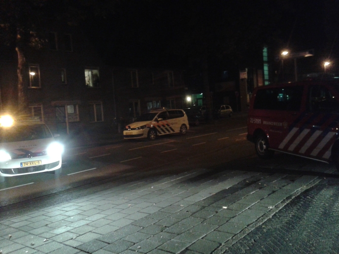 Veel politieauto's/ambulance/brandweerauto bij woningbrand Tongelresestraat Eindhoven
